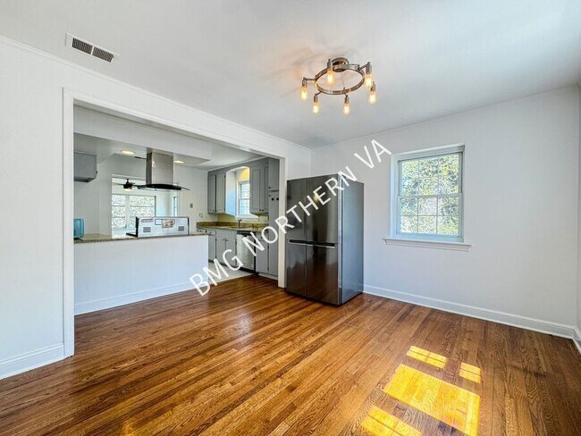 Building Photo - 6600 Braddock Rd