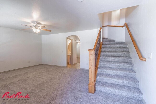 Building Photo - 3 Bedroom Townhome In Fossil Hills!