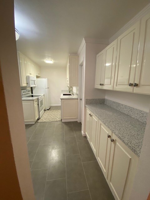 Building Photo - 2308 Schader Dr