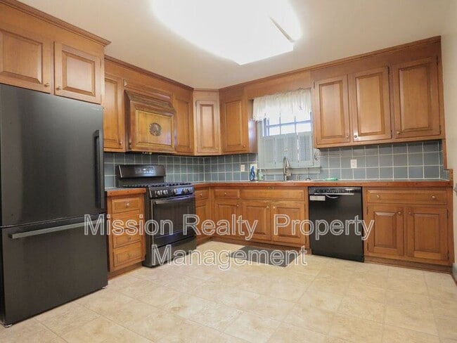 Building Photo - 7580 Rockfalls Dr