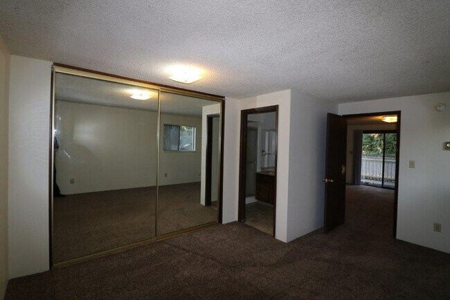Building Photo - 497 Scenic Dr