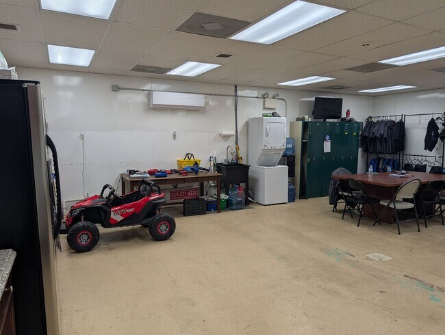 Building Photo - 1500 Wilson Ave