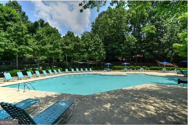 Building Photo - 1502 Huntingdon Chase