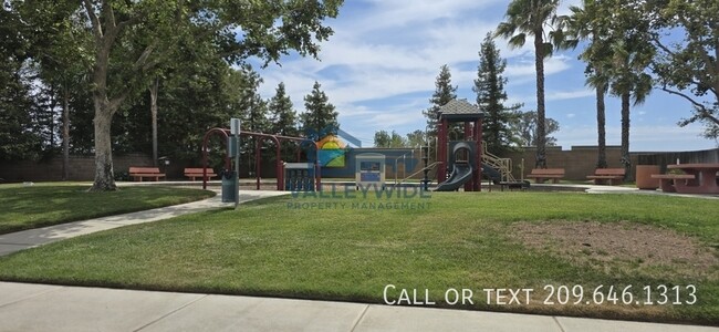 Building Photo - 2104 Ukiah Ct