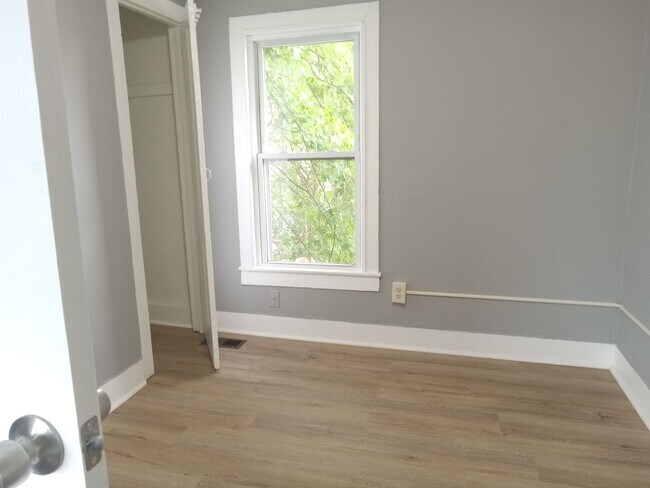 Building Photo - 718-720 E Grape St.