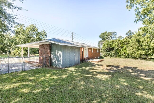 Building Photo - 410 Thomson Rd