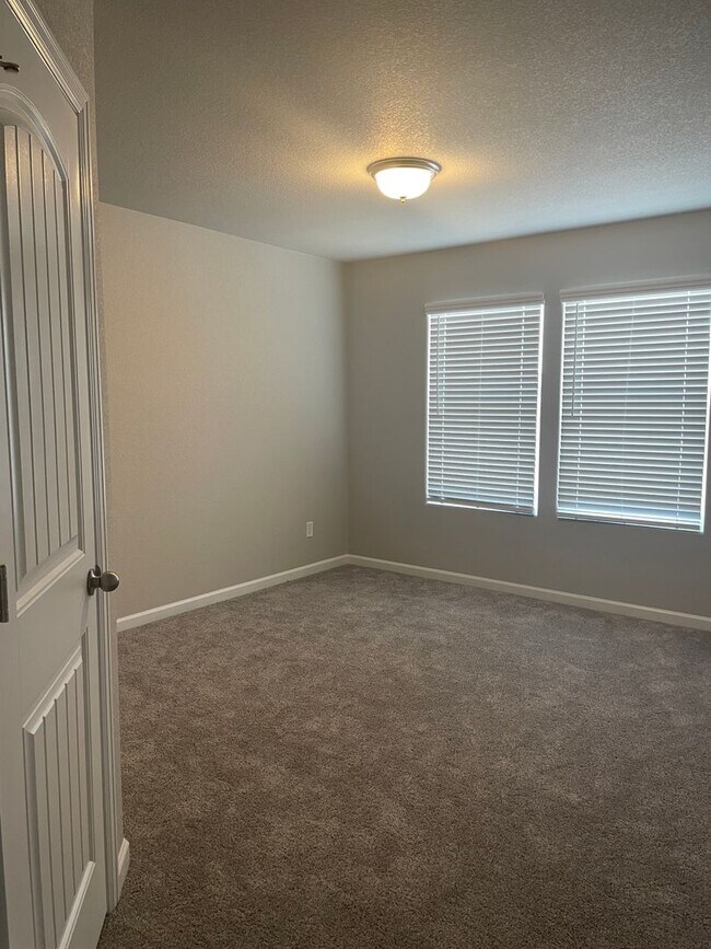 Building Photo - Chapel Heights townhome