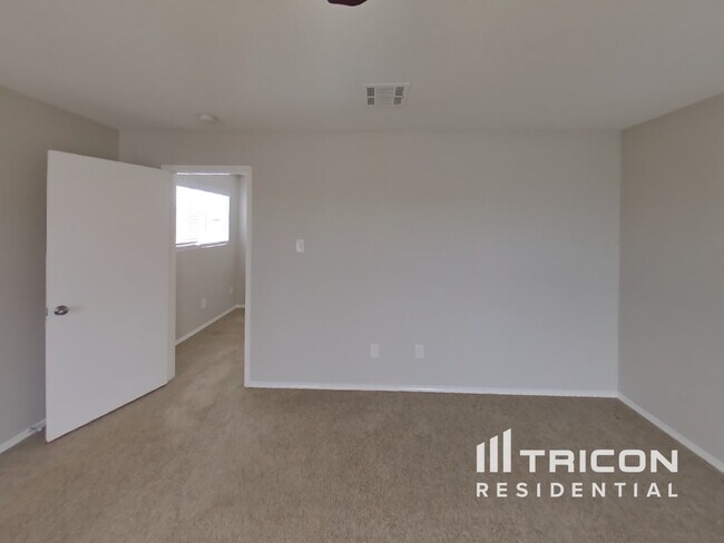 Building Photo - 1601 Vineridge Ln