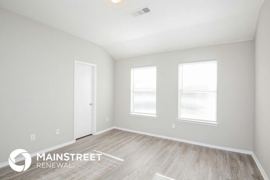 Building Photo - 2100 Hayes St