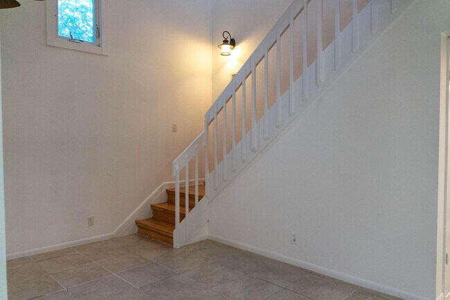 Building Photo - 9243 Green Meadows Way