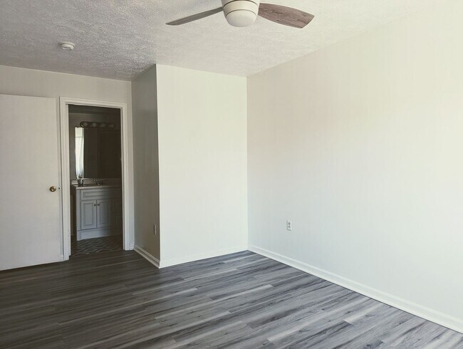 Building Photo - 4004 Governors Square