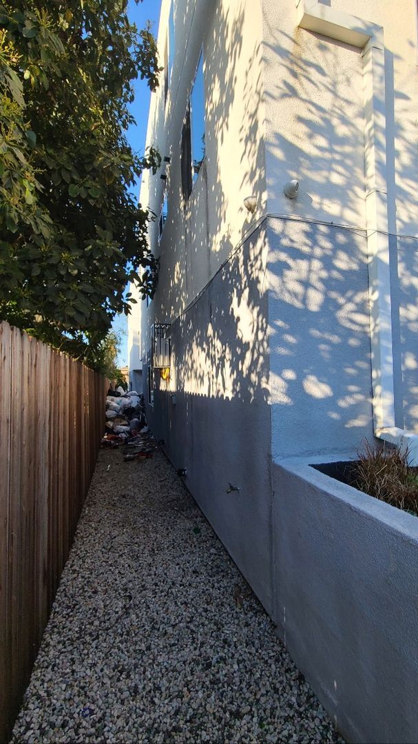 Building Photo - 32(839)