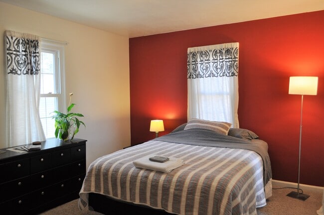 Building Photo - 901 Country Club Ave