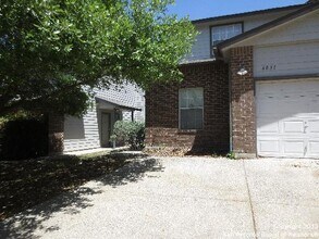 Building Photo - 3 Bedroom Townhouse near Medical Center!  ...