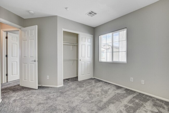 Building Photo - Beautiful 2 Story, 3 Bedroom Home Northwest!