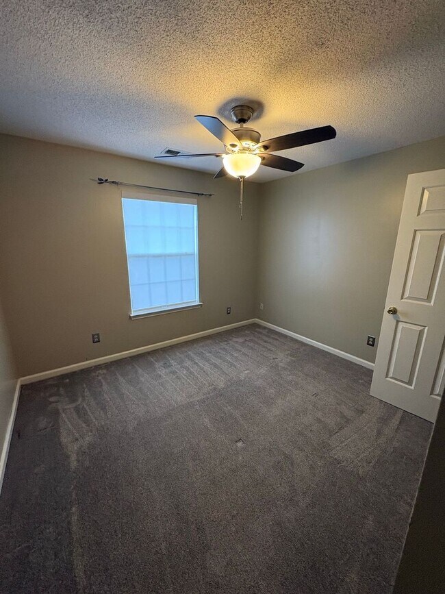 Building Photo - Spacious and well-maintained home located in the heart of Arlington!