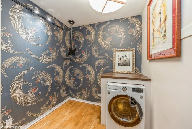 Building Photo - 621 S Plymouth Ct