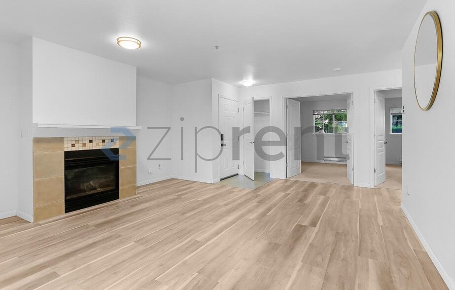 Building Photo - Unit A105