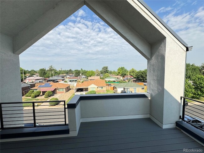 Building Photo - 3050 Wilson Ct