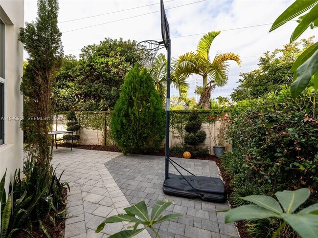 Building Photo - 7010 NW 106th Ave