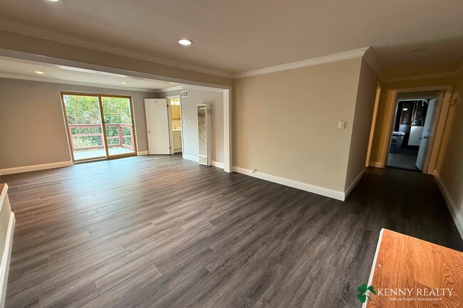 Building Photo - 424 Manor Dr