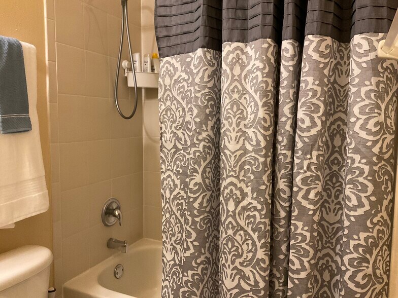 Building Photo - 515 Sunset View Dr