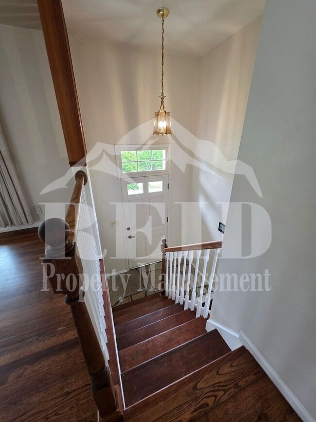 Building Photo - Central Kitsap Home with Large Fenced Yard Close to Shopping, Base, & Kitsap Lake