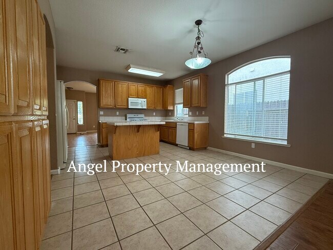 Building Photo - 2125 Galen Dr