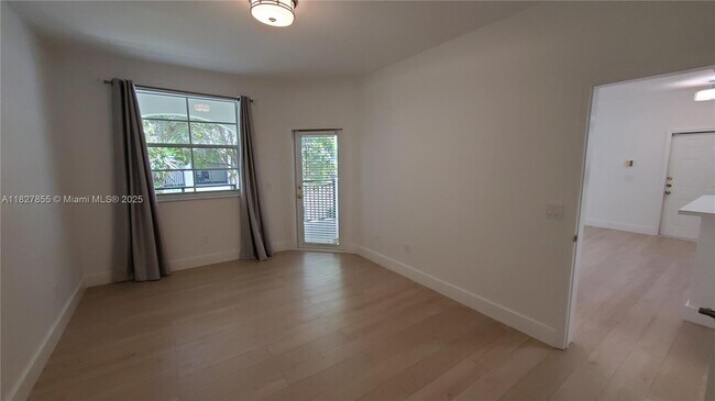 Building Photo - 3205 NE 184th St