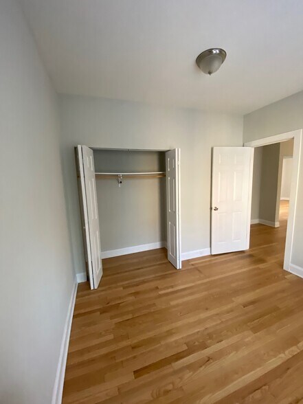 Building Photo - 732 Reba Pl