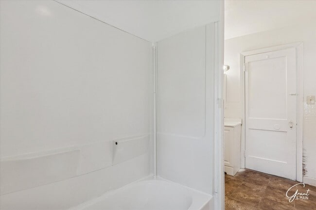 Building Photo - 2 Bedroom-1 Bath-$1200/month