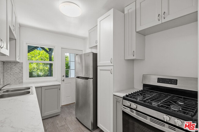 Building Photo - 8708 Sherwood Dr