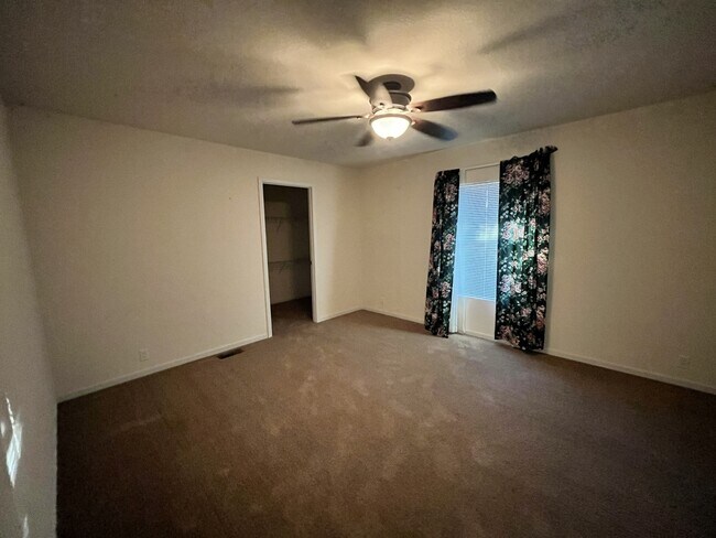 Building Photo - 16340 Sycamore Ave