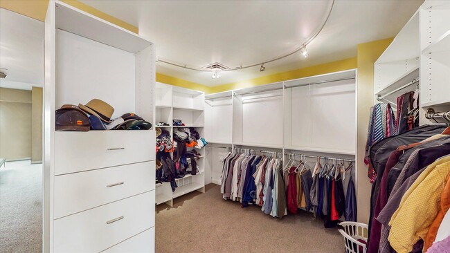 Building Photo - 3,400 SQFT CONDO IN DOWNTOWN CHAMPAIGN W/ ...
