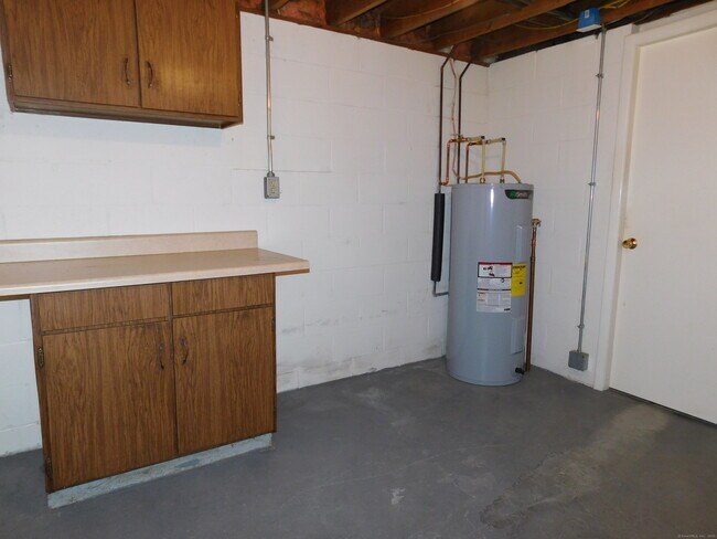 Building Photo - 19 Denlar Dr