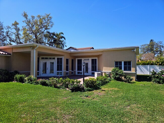 Building Photo - 124 Giralda Blvd NE