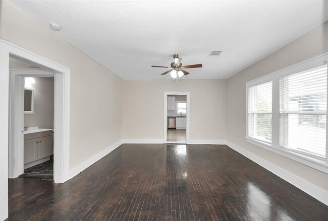 Building Photo - 2622 Rosedale St