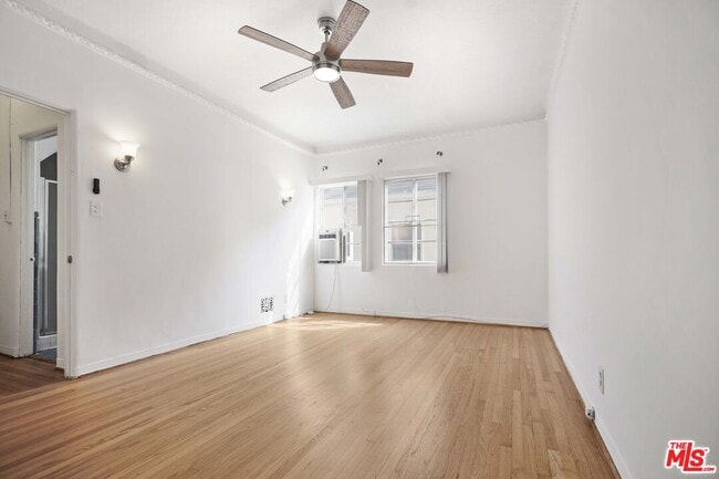 Building Photo - 201 S Poinsettia Pl