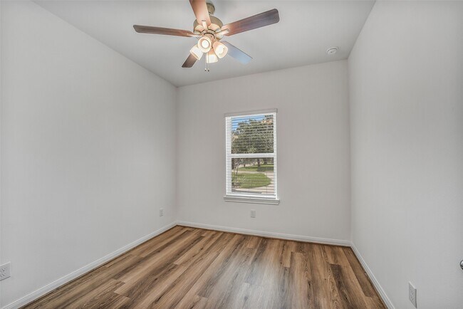 Building Photo - 11955 Pondwood Dr