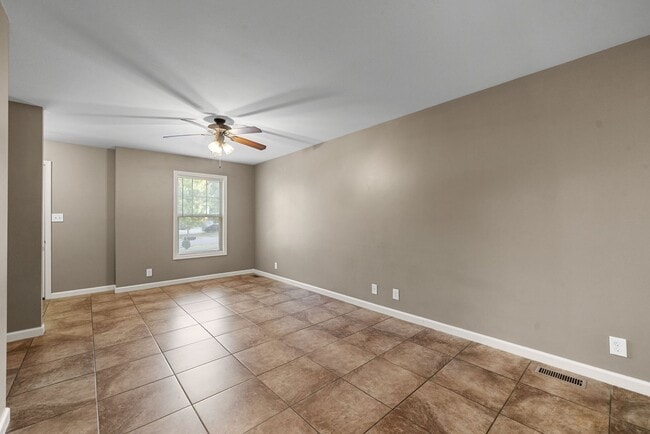 Building Photo - Pet Friendly Two Bedroom!