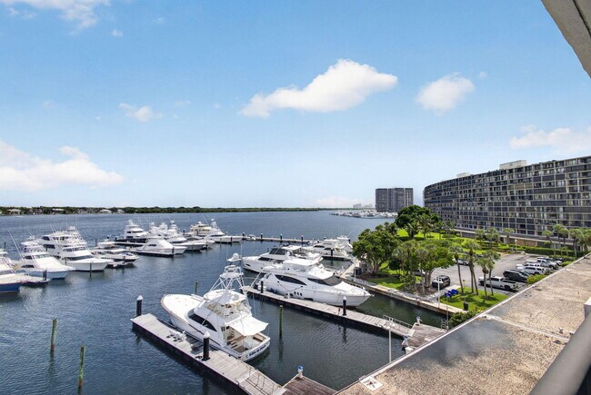 Building Photo - 1208 Marine Way