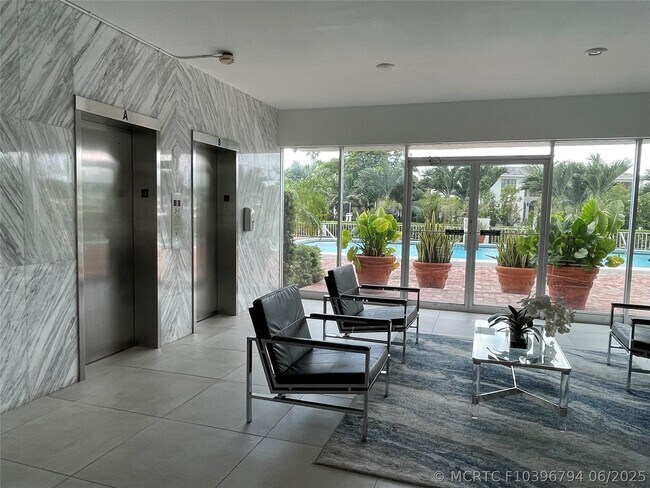 Building Photo - 401 Golden Isles Dr