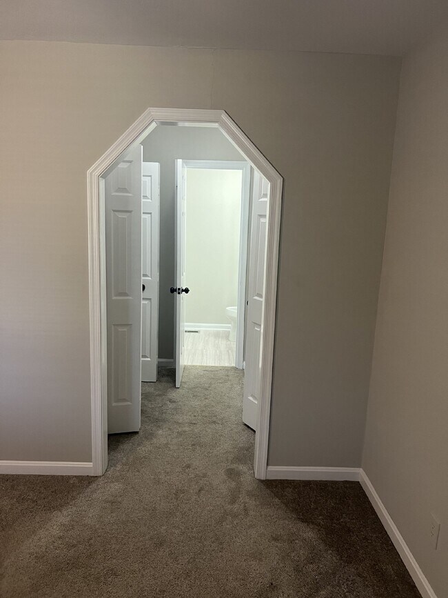 Building Photo - **MOVE-IN SPECIAL** $500 Off of 1st Month's Rent  Charming 3-Bed, 2-Bath Home in Prime Spotsylvan...