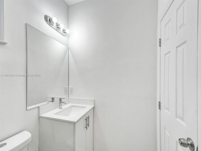 Building Photo - 2631 E 7th Ave