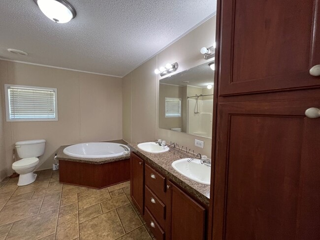 Building Photo - Country Living at it's finest! 4 Bedroom, ...