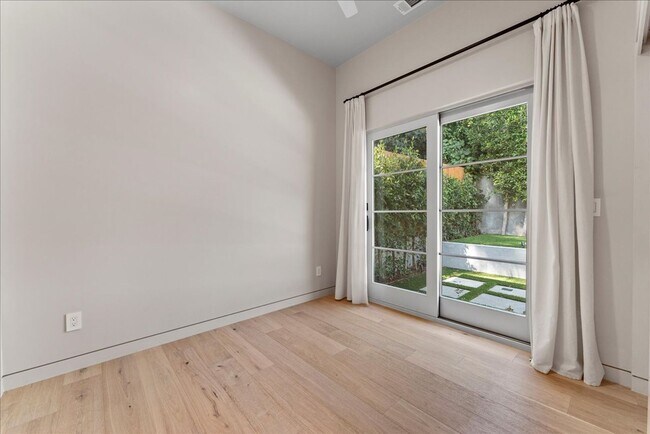Building Photo - 2802 1/2 Angus St.-
