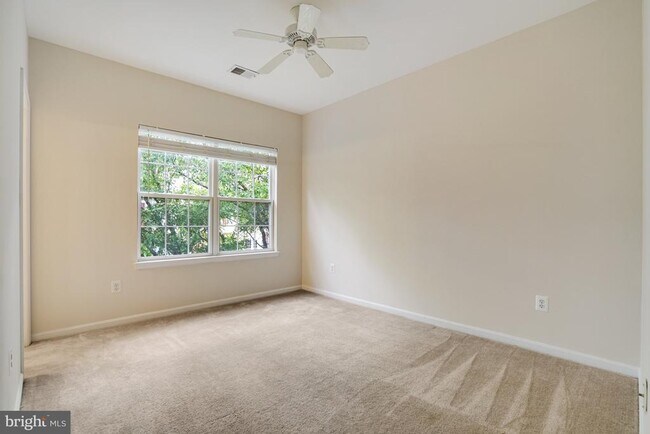 Building Photo - 6490 Tayack Pl