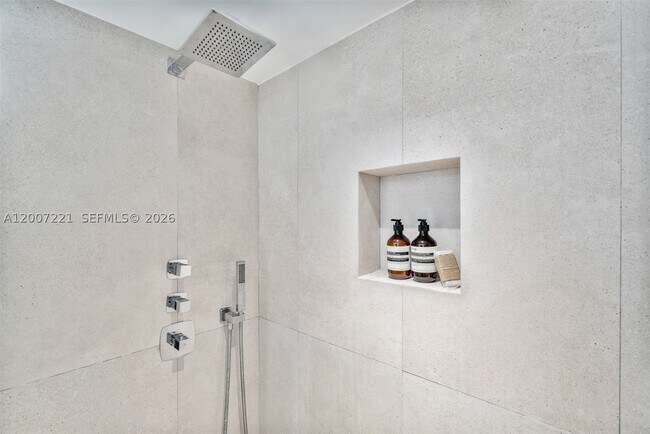 Building Photo - 2301 Collins Ave