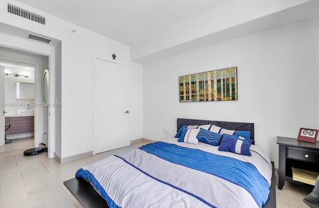 Building Photo - 1010 SW 2nd Ave