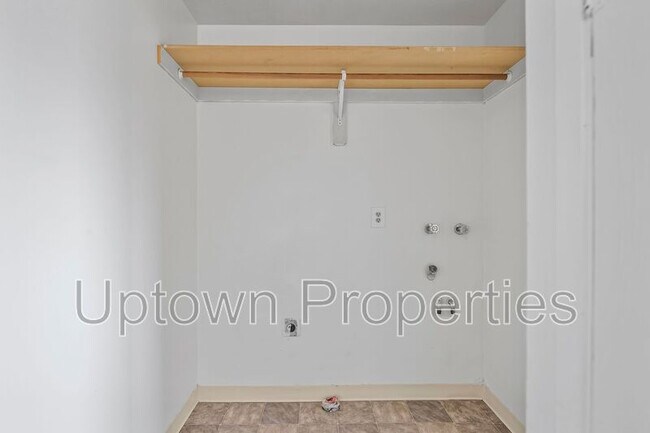 Building Photo - 130 N 4th Ave